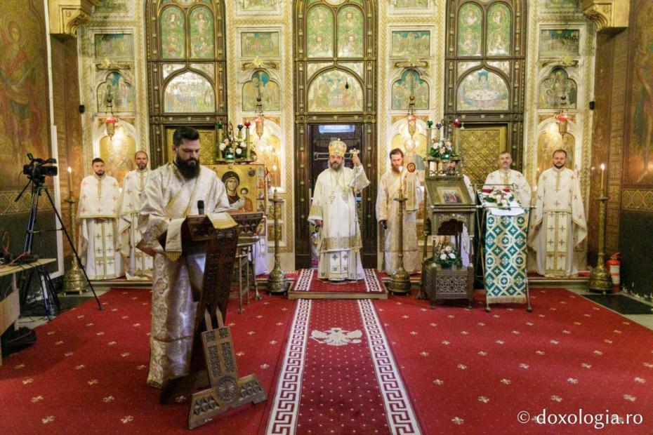 Liturghie Arhierească în debutul celei de-a șasea ediții a Festivalului de Muzică Bizantină de la Iași / Foto: Pr. Silviu Cluci